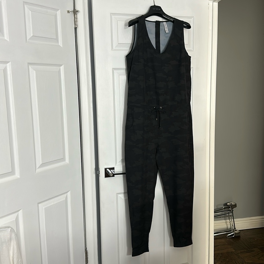 Designer Women’s jumpsuit -  Kyodan brand brown/black camo Size Large Drawstring